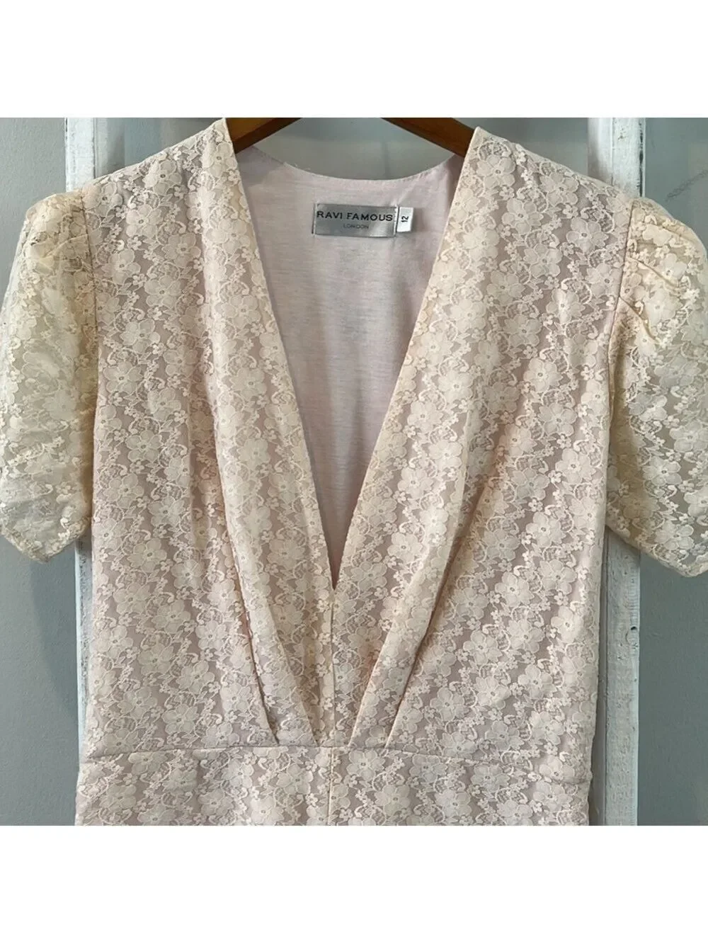 𝅺ravi Famous lace deep v romper size 12